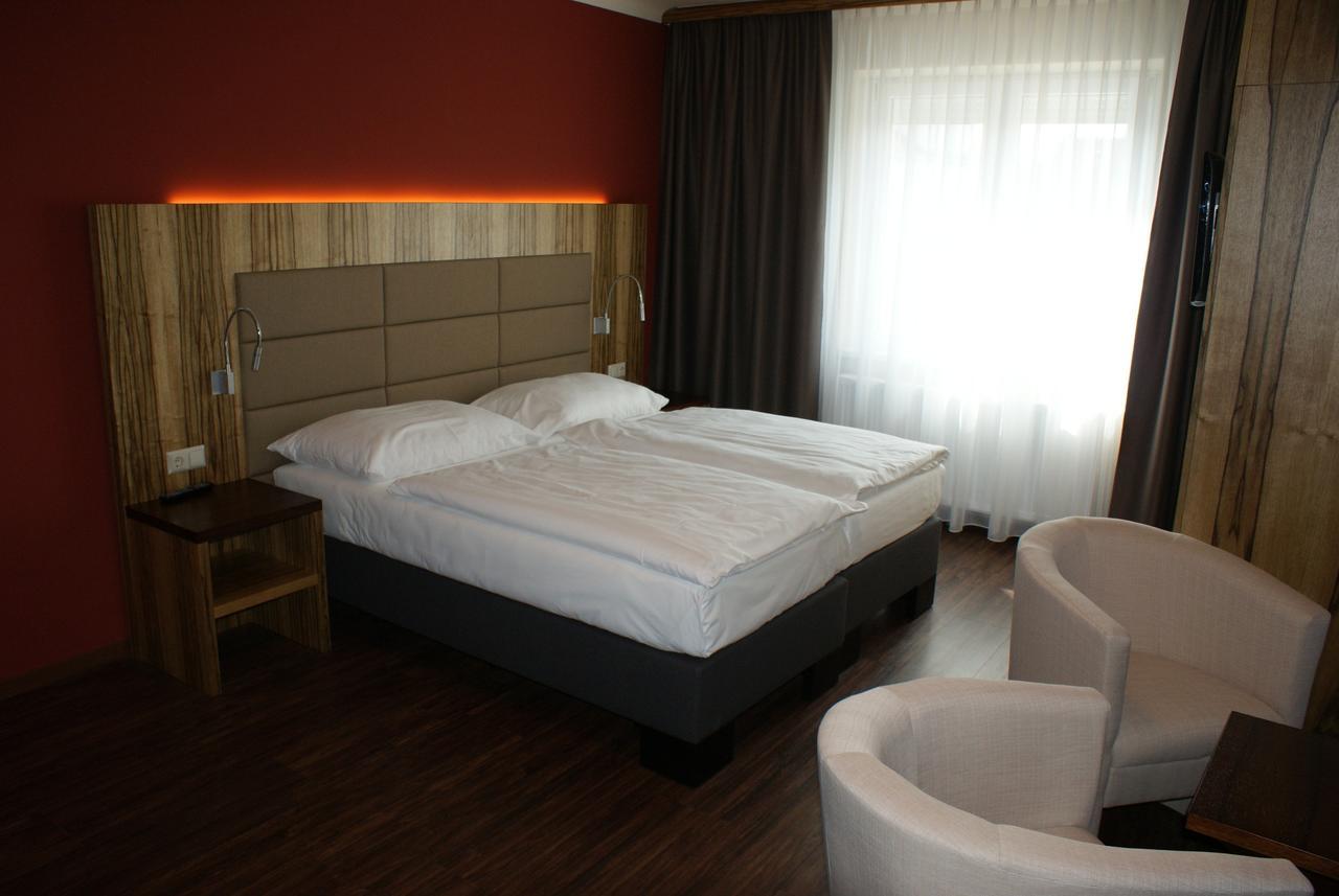 Hotel-Restaurant Schweinberger Stetten Buitenkant foto